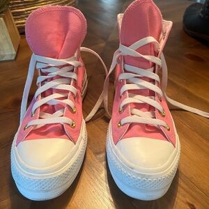 Chuck Taylor All Star Lift Platform Canvas - Pink 
Men’s size 6/Women's size 8